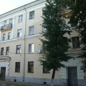 Продам 3-х комнатную квартиру в сталинке центр города