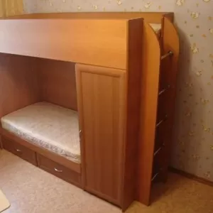 Продаю детскую 2-х ярусную кровать