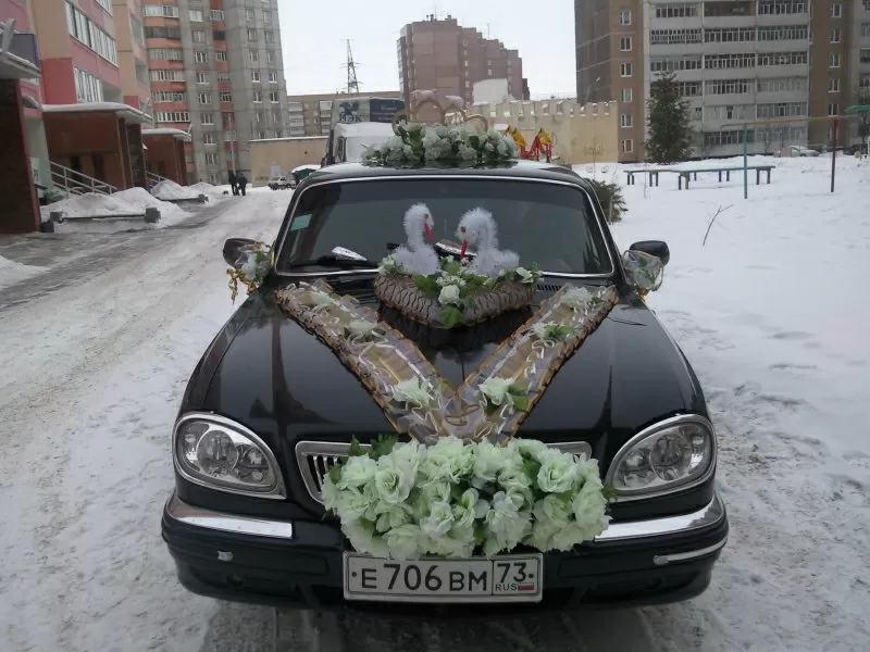 Украшения на свадебные авто.