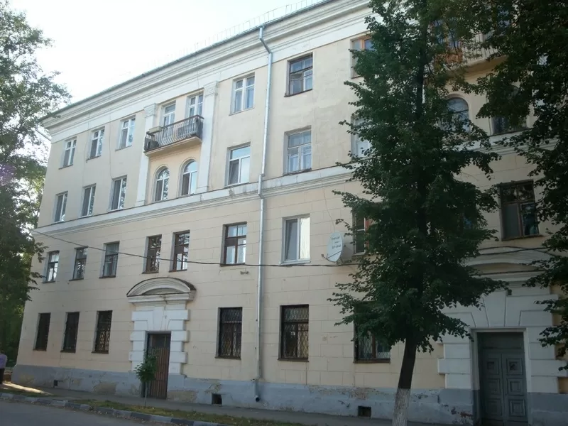 Продам 3-х комнатную квартиру в сталинке центр города